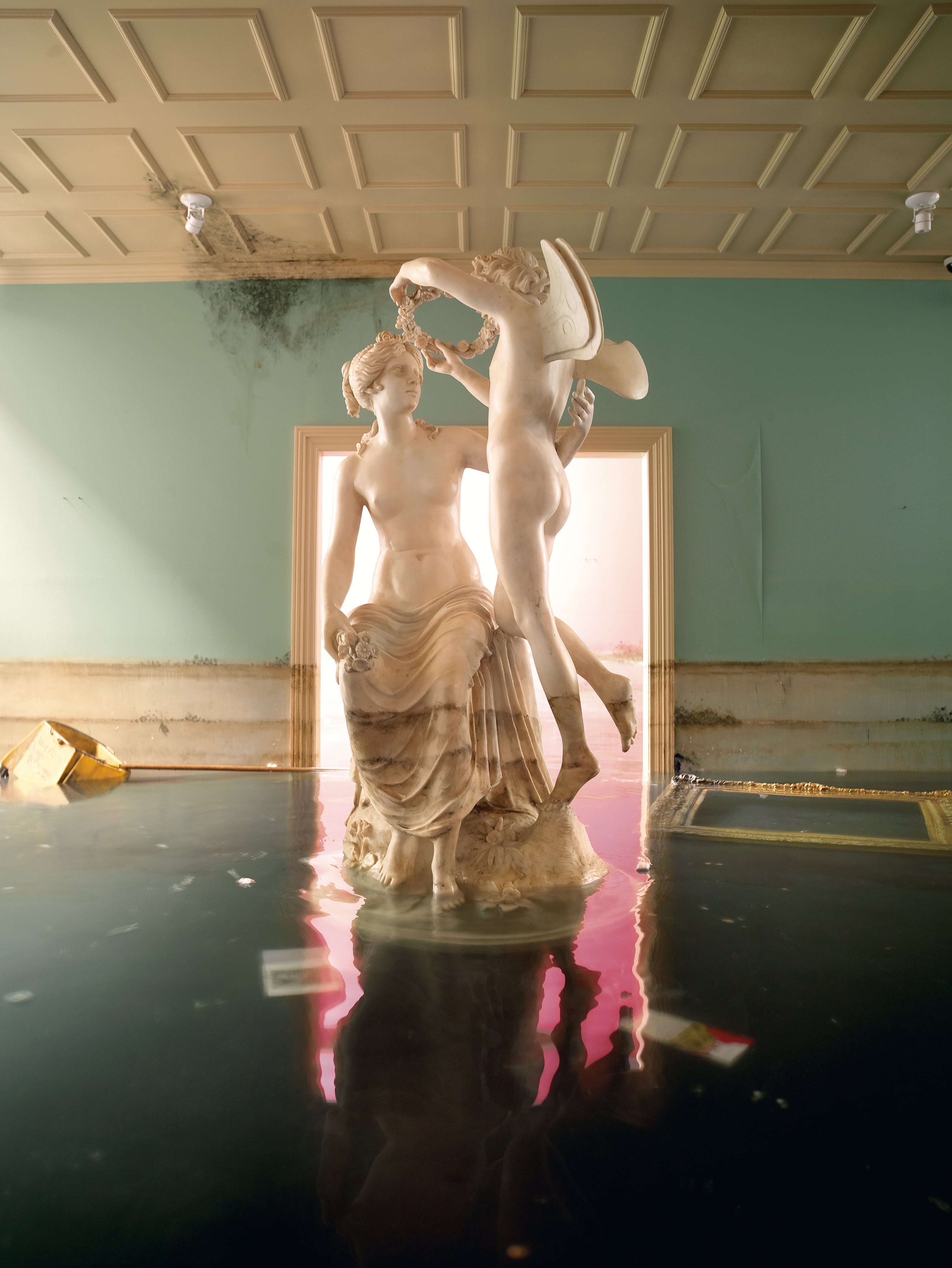 After the Deluge: Statue, 2007 Chromogenic print ©David LaChapelle Courtesy Galerie Des Bains